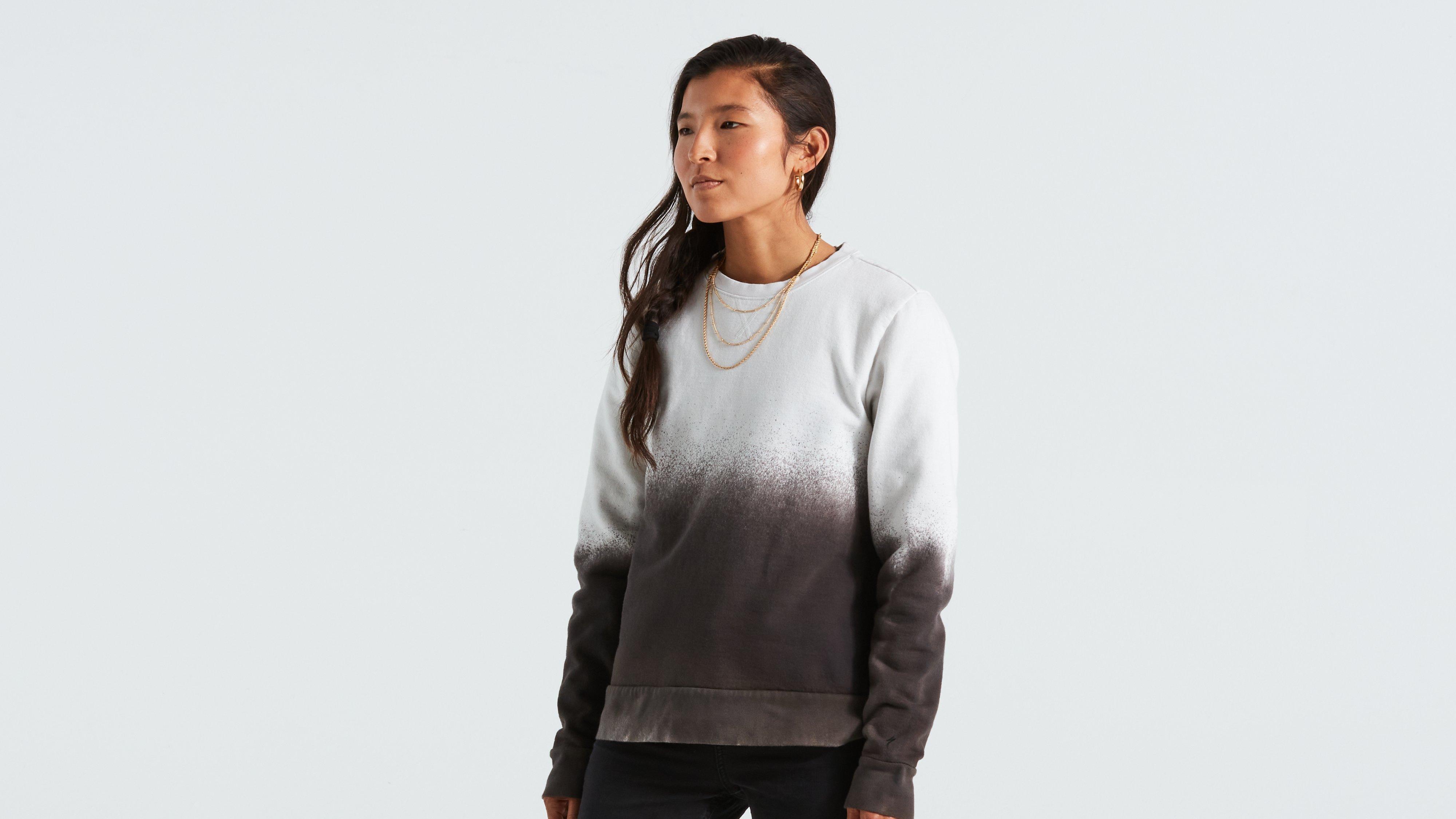 64922-191_APP_LEGACY-SPRAY-CREWNECK-LS-WMN-DOVGRY-M_HERO.jpg
