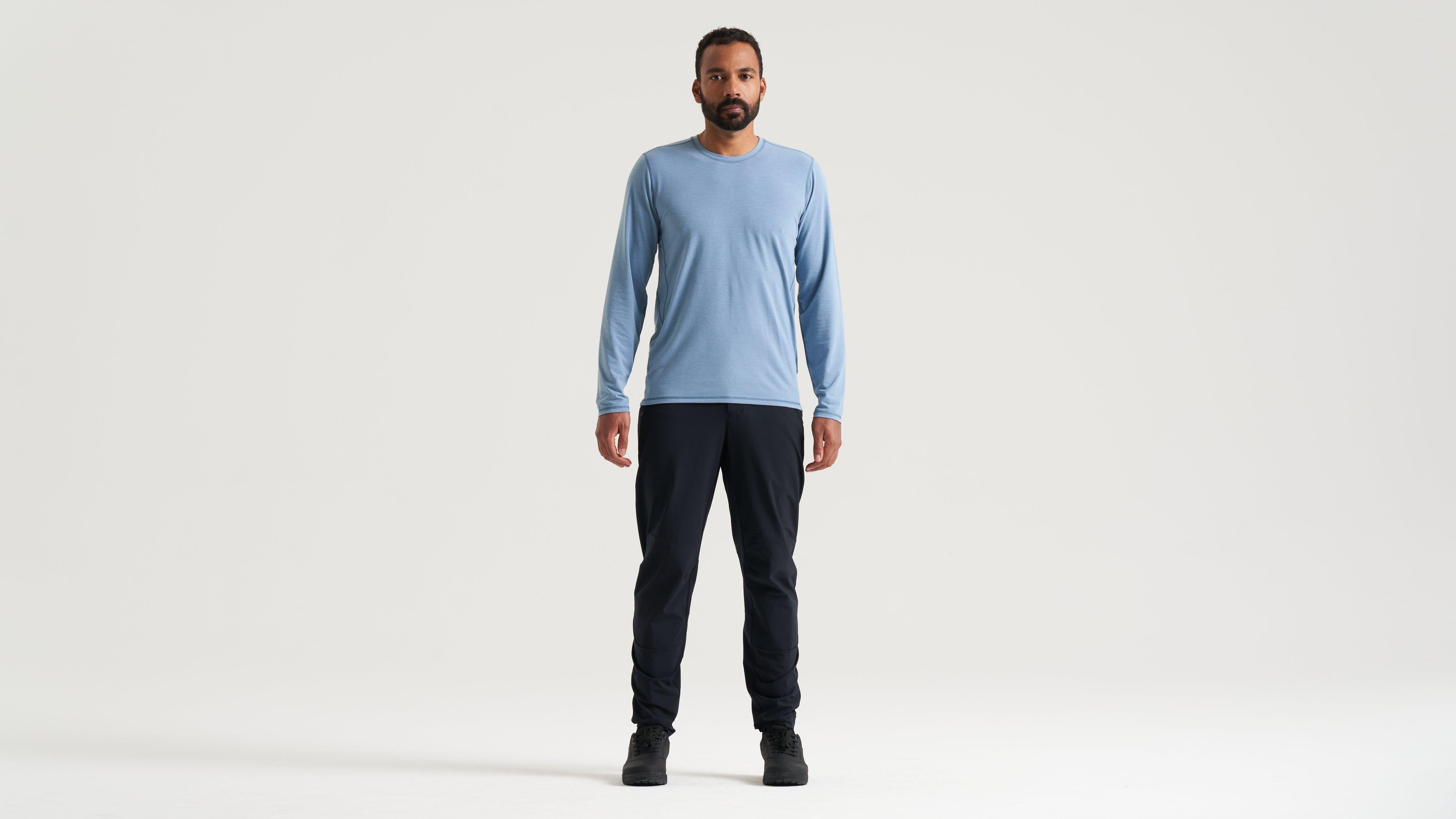 66025-26_APP_TRACTION-PANT-MEN-BLK_HERO.jpg