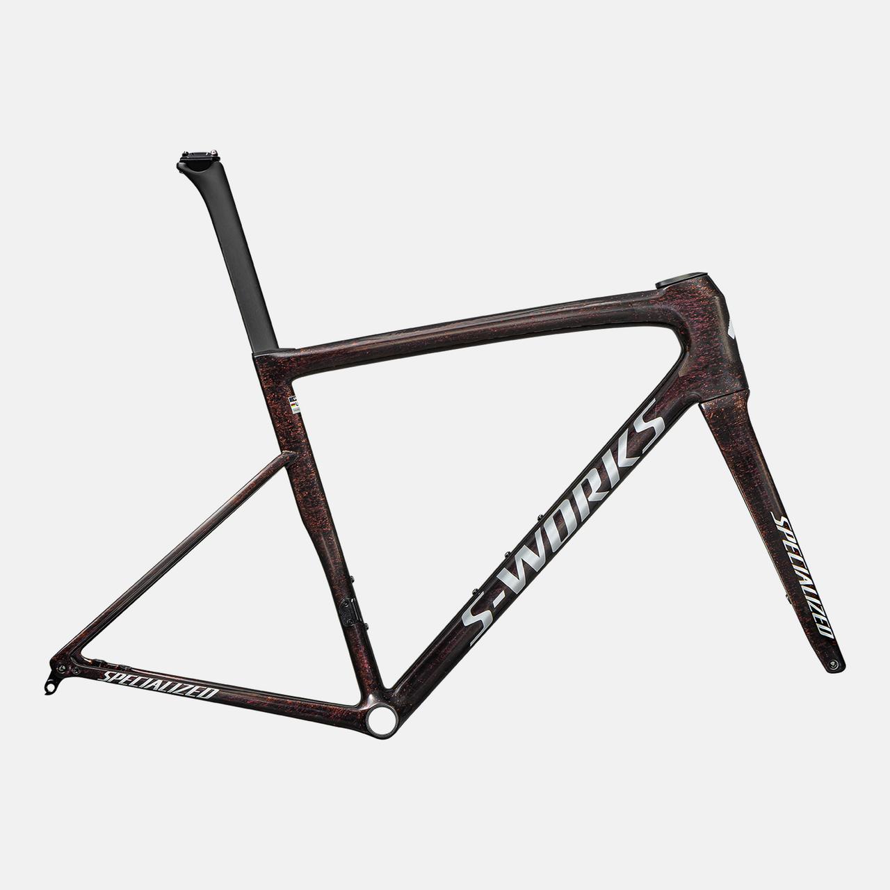 74925-00_TARMAC-SL8-SW-FRMSET-CARB-CMLNREDGLD-METWHTSIL_HERO-SQUARE.jpg