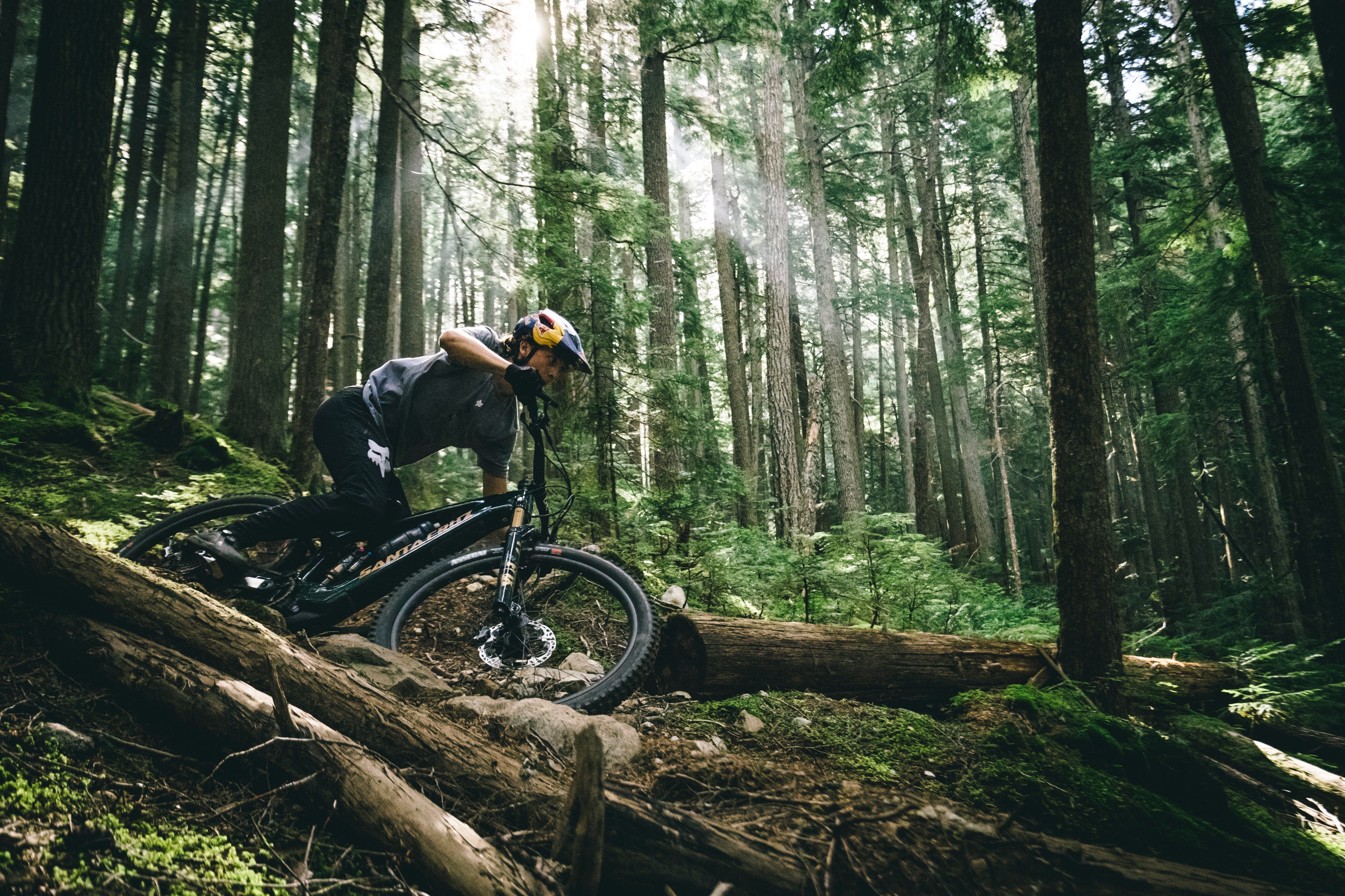 https://www.santacruzbicycles.com/cdn/shop/files/AM_Jackson-VALA-240903-542.jpg?v=1732644546&width=4000