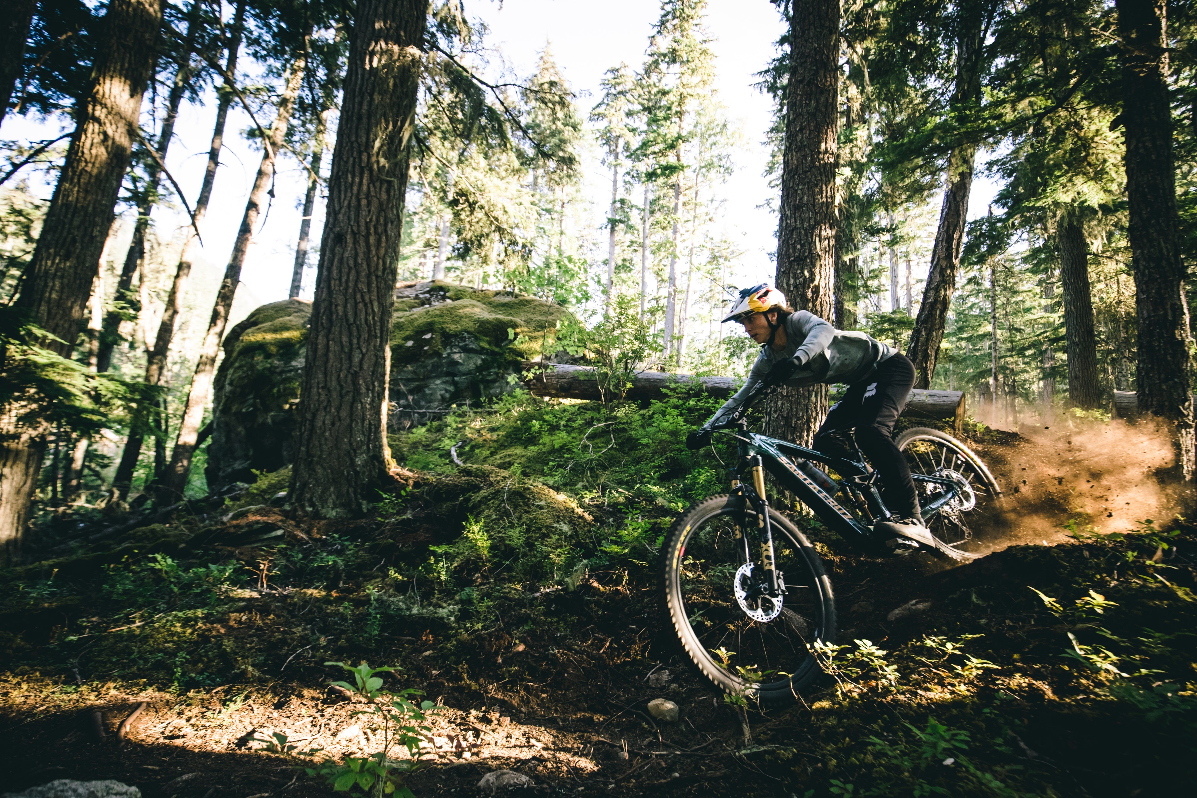 https://www.santacruzbicycles.com/cdn/shop/files/AM_Jackson-VALA-240905-1921.jpg?v=1736801538&width=4000