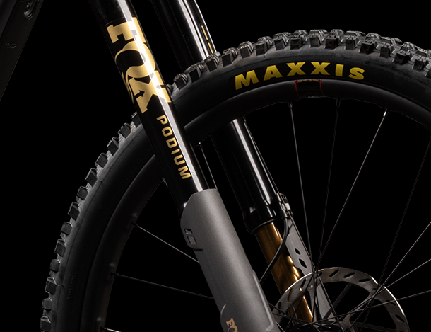 https://www.santacruzbicycles.com/cdn/shop/files/BULLIT_FOX_Podium.png?v=1776784378&width=1200