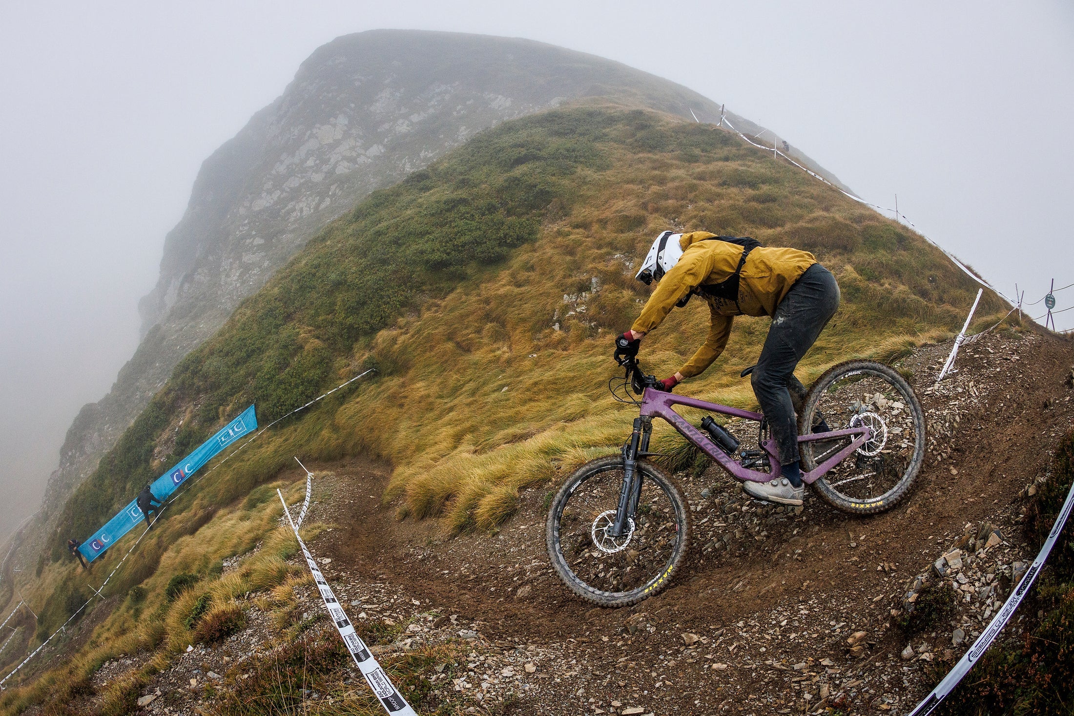https://www.santacruzbicycles.com/cdn/shop/files/Loudenvielle_K4A6543.jpg?v=1736805986&width=2200