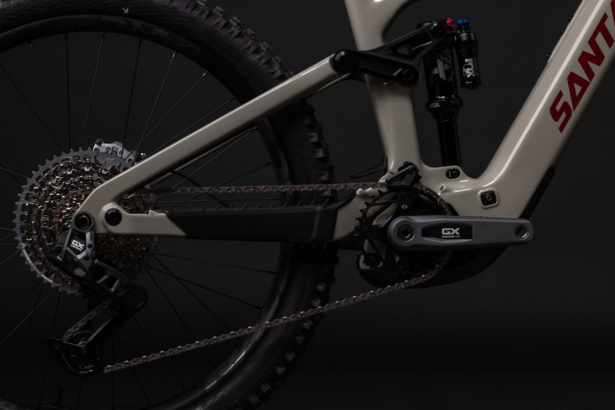 https://www.santacruzbicycles.com/cdn/shop/files/MY25_Vala_details_010_6ba5cae3-9276-4541-9718-db1e024dcf3f.jpg?v=1736354398&width=1200