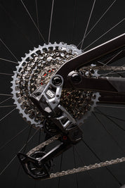 https://www.santacruzbicycles.com/cdn/shop/files/MY26_Bullit_details_008_ba8a6acf-363f-4221-a970-b5b2094dfd19.jpg?v=1743536122&width=1200