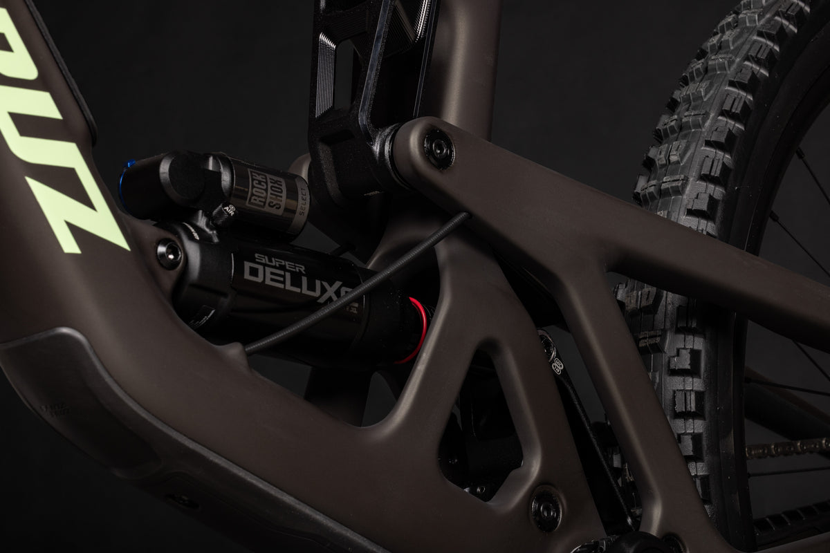 https://www.santacruzbicycles.com/cdn/shop/files/MY27_Nomad_Details_0014_6e6a8869-7510-40b1-9023-f16a8f86f3c3.jpg?v=1775775346&width=1200
