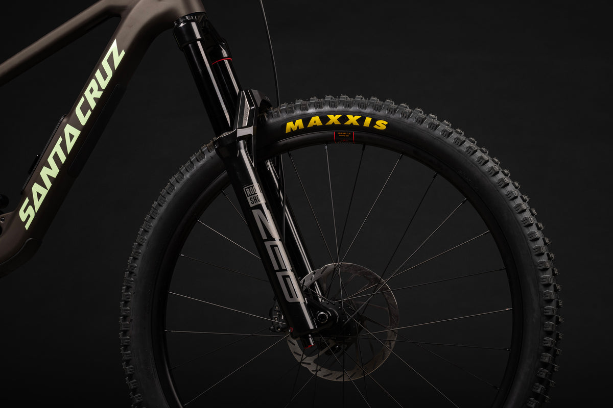 https://www.santacruzbicycles.com/cdn/shop/files/MY27_Nomad_ZebSplus_detail.jpg?v=1775775346&width=1200