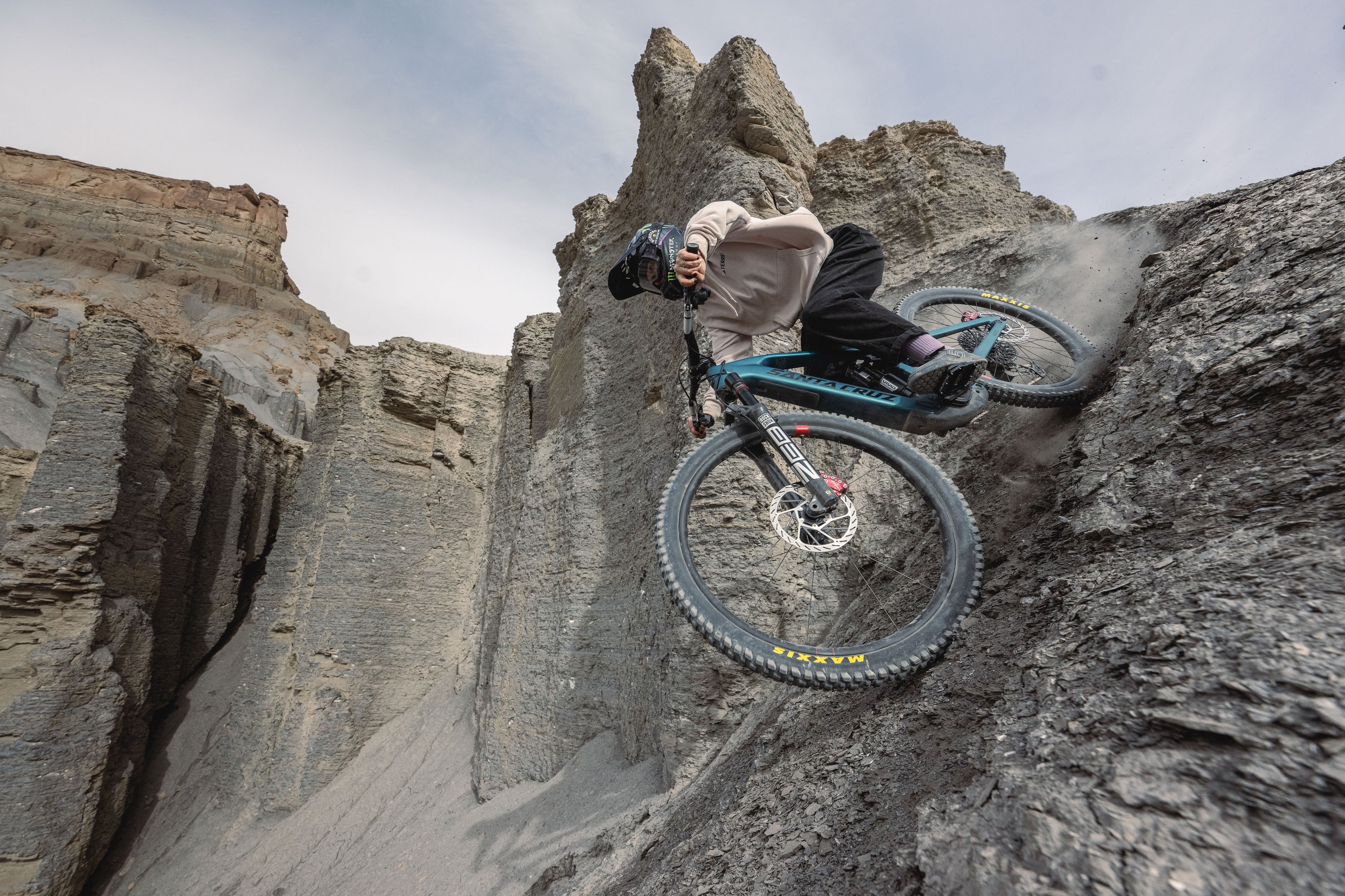 https://www.santacruzbicycles.com/cdn/shop/files/PG_250211_SantaCruz_00611.jpg?v=1743540926&width=3000