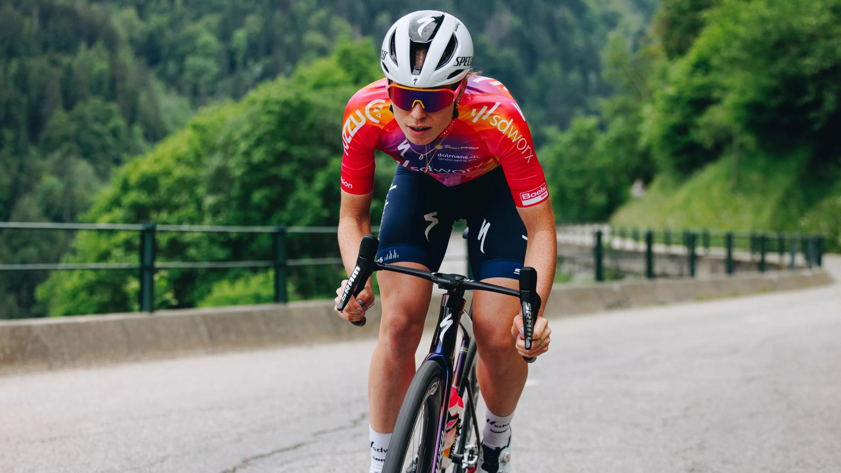 ROAD-5758TarmacSL8_ExpertSRAMRival_LC_05.webp