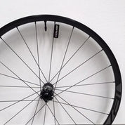 WHL MY16 TRAVERSE, 27.5, FRONT, ALLOY, 15X110MM, DISC, 6-BOLT, 24H (LFM07-110) - BLACK W/ CHARCOAL DCL