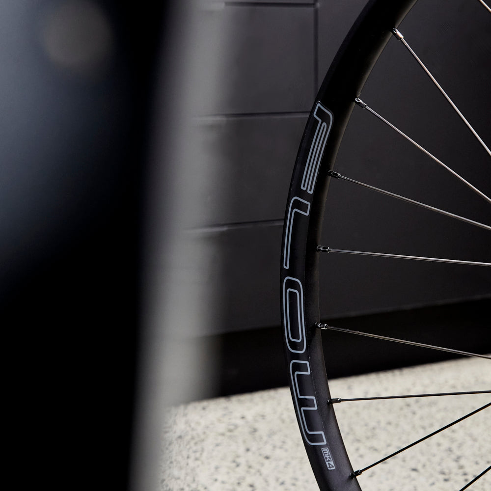 ["STAN'S NOTUBES - FLOW MK4 WHEELSET - HOPE PRO 4 - WBWO"]