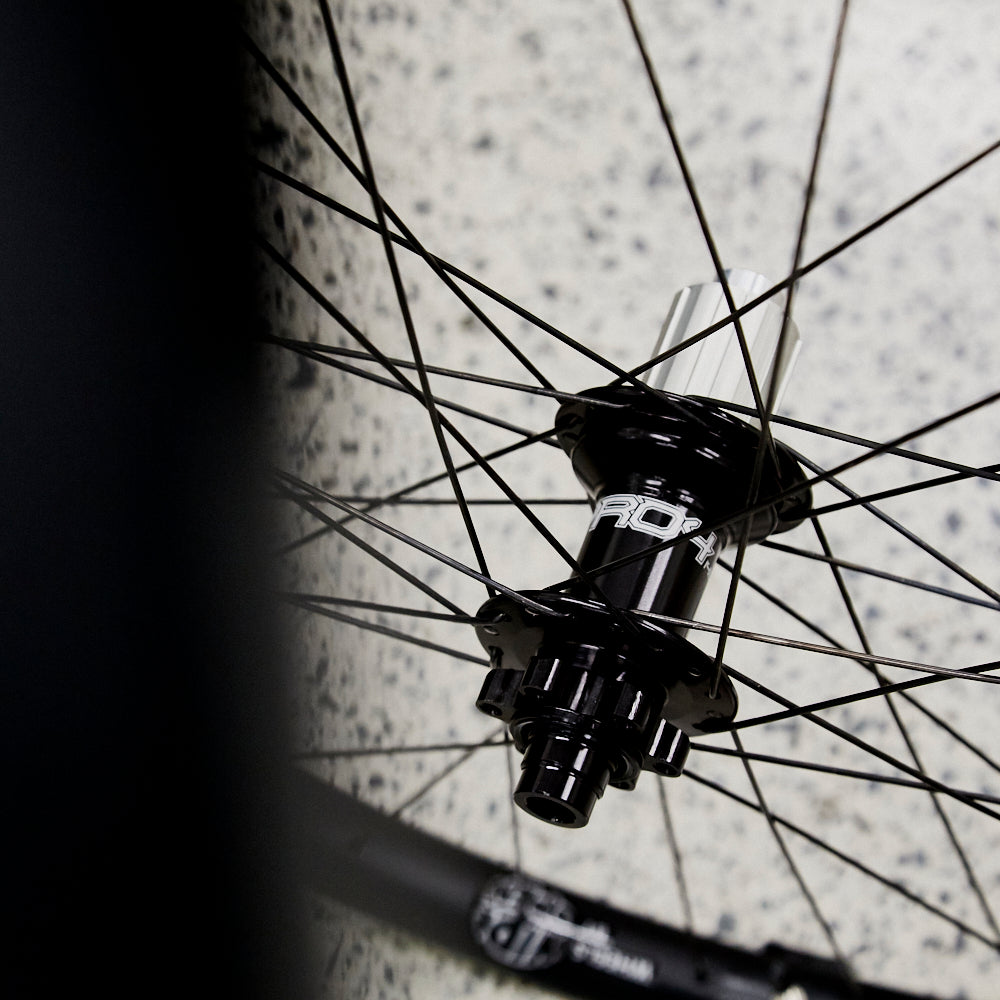 ["STAN'S NOTUBES - FLOW MK4 WHEELSET - HOPE PRO 4 - WBWO"]